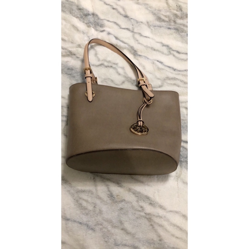 Micheal Kors Jet Set Leather Purse